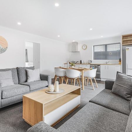 Modern Retreat With King Bed - By Kosh Bnb Χάμιλτον Εξωτερικό φωτογραφία